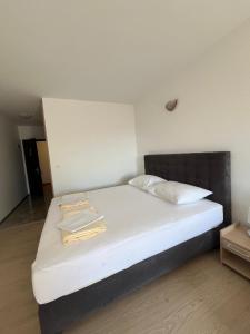Postel nebo postele na pokoji v ubytování Hotel Ana Murter