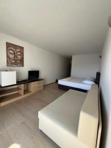 Postel nebo postele na pokoji v ubytování Hotel Ana Murter