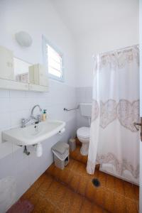Koupelna v ubytování Nikos Rooms