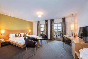 Postel nebo postele na pokoji v ubytování Hotel Langhof + 18 fotografií
