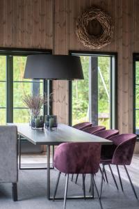 Gallery image of Luxurious 5-Bedroom Mountain Chalet with Sauna, Panoramic Views, and Two Full Bathrooms in Stranda