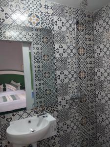 Bilik mandi di Dar Al Khatib