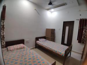 Postel nebo postele na pokoji v ubytování Luxurious 4BHK Bunglow