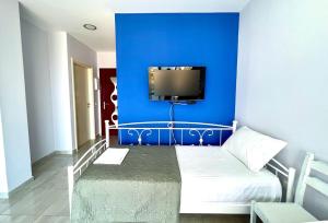 TV a/nebo společenská místnost v ubytování Filikouri Rooms