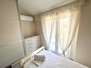 Postel nebo postele na pokoji v ubytování Filikouri Rooms