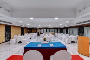Posezení v ubytování Quality Inn Regency, Nashik + 30 fotografií