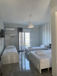 Postel nebo postele na pokoji v ubytování Filikouri Rooms