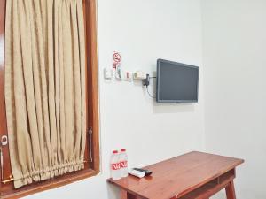 TV a/nebo společenská místnost v ubytování Happy Syariah Hotel near Jombor Mitra RedDoorz
