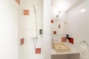 Bilik mandi di Hotel Barry