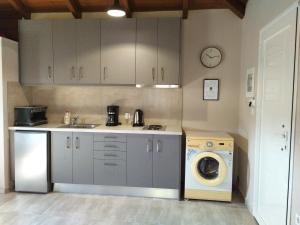 a kitchen with a washing machine and a washer at Reniza House 2 in Neokhórion