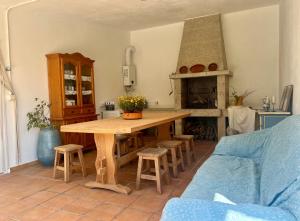 a kitchen with a wooden table and a fireplace at Amor-In in Amorín