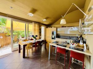 a kitchen and dining room with a table and chairs at Serra Boutique Villa & Spa in Ghiffa
