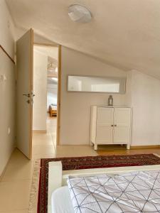 Sarajevo Cozy Attic - Free Parking客房内的一张或多张床位