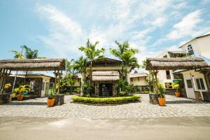 Κήπος έξω από το Pearle Beach Resort & Spa
