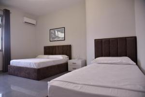 En eller flere senger på et rom på City Center INN + 29 bilder