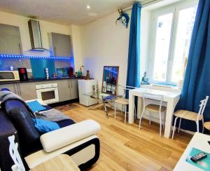 Kuchyň nebo kuchyňský kout v ubytování 2 chambres Centre Chateaubriant Sauna