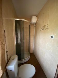 a bathroom with a toilet and a shower with the word joke on the wall at Grackowo in Grabowo +35 photos