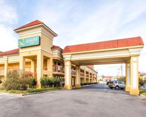 a front view of a hotel with a parking lot at Quality Inn Dalton Central in Dalton