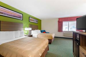 Postel nebo postele na pokoji v ubytování Quality Inn near Cedar Point - Huron, Sandusky OH