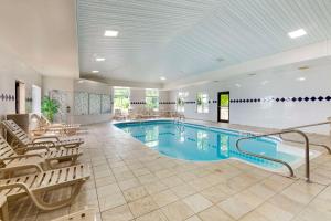 Bazén v ubytování Quality Inn near Cedar Point - Huron, Sandusky OH nebo v jeho okolí
