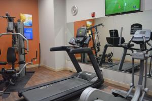 Fitness centrum a/nebo fitness zařízení v ubytování Comfort Suites Yukon - SW Oklahoma City