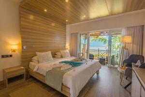 Ένα ή περισσότερα κρεβάτια σε δωμάτιο στο Pearle Beach Resort & Spa