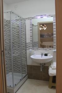 Koupelna v ubytování A'MANTIA HOTEL