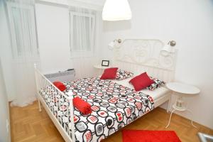 Postel nebo postele na pokoji v ubytování Golden Gate Apartment Zadar