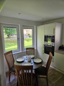 Kuchyň nebo kuchyňský kout v ubytování Hedgefield House Flat 34