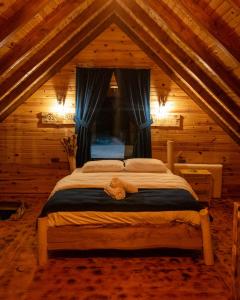a bedroom with a bed in a wooden house at Şahmaran Bungalov in Ardeşen +39 photos
