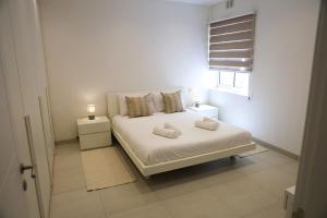 Vuode tai vuoteita majoituspaikassa Gorgeous 2BR Gozo Apt with private balcony & Pool by 360 Estates
