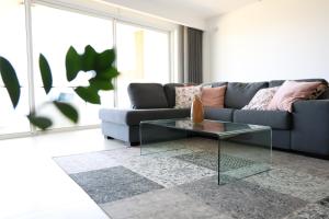Oleskelutila majoituspaikassa Gorgeous 2BR Gozo Apt with private balcony & Pool by 360 Estates