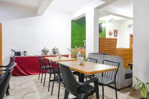 Posezení v ubytování FabHotel White House Inn - EON IT Park