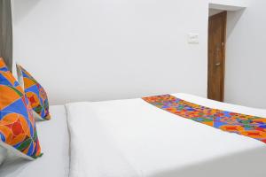 Postel nebo postele na pokoji v ubytování FabHotel White House Inn - EON IT Park