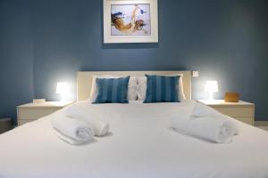 Vuode tai vuoteita majoituspaikassa Gorgeous 2BR Gozo Apt with private balcony & Pool by 360 Estates