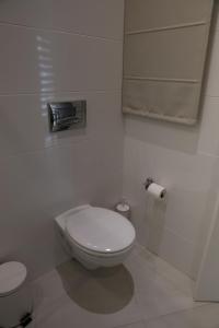 Kylpyhuone majoituspaikassa Gorgeous 2BR Gozo Apt with private balcony & Pool by 360 Estates