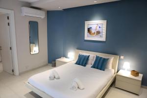 Vuode tai vuoteita majoituspaikassa Gorgeous 2BR Gozo Apt with private balcony & Pool by 360 Estates