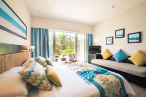 Ένα ή περισσότερα κρεβάτια σε δωμάτιο στο Pearle Beach Resort & Spa