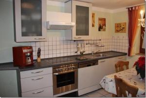 Kuchyň nebo kuchyňský kout v ubytování Ferienwohnung Bruni Bock