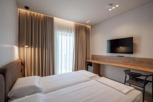 Postel nebo postele na pokoji v ubytování Kamara Rooms