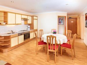 Kuchyňa alebo kuchynka v ubytovaní Apartment Sonnberg-1 by Interhome