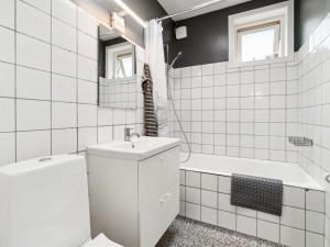 Koupelna v ubytování Holiday Home Simon - 1km from the sea by Interhome
