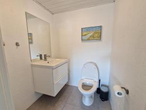 Koupelna v ubytování Apartment Thorgot - 3km from the sea by Interhome