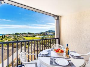 Μπαλκόνι ή βεράντα στο Apartment Les Marines-15 by Interhome