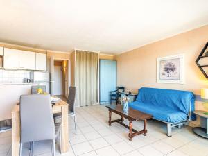 Η κουζίνα ή μικρή κουζίνα στο Apartment Les Marines-15 by Interhome