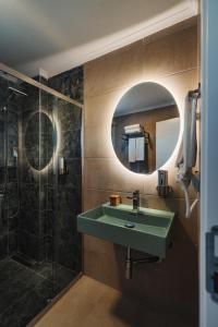 a bathroom with a green sink and a shower at Rodones 1924 in Urla