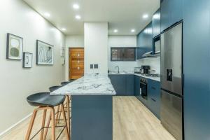 Η κουζίνα ή μικρή κουζίνα στο Modern Central 1 BR Apartment