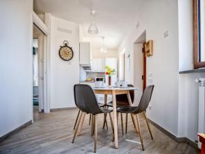 O bucătărie sau chicinetă la Apartment Albero di Giada by Interhome