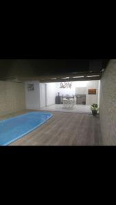 Kolam renang di atau dekat dengan Casa com piscina próxima ao Mar