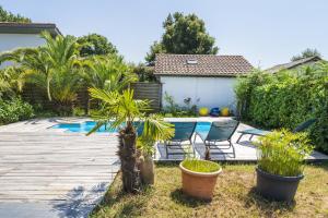 Piscina de la sau aproape de Jolie Maison Landaise Avec Piscine